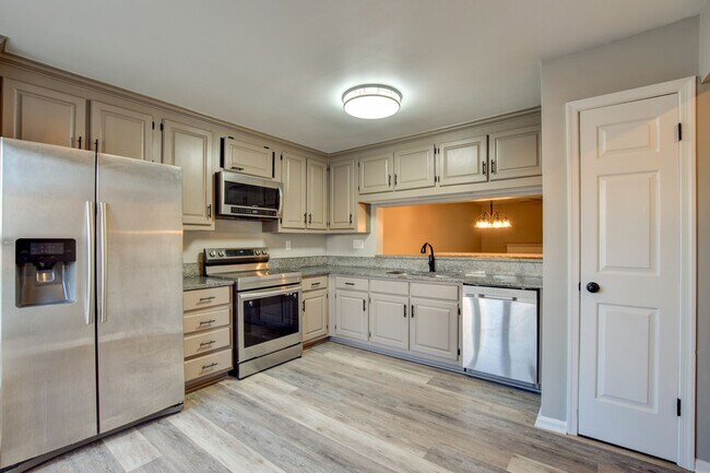 Foto del edificio - 740 S Lake Cir