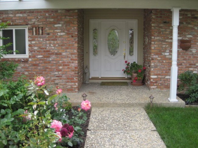 Building Photo - 3122 Sugarberry Ct