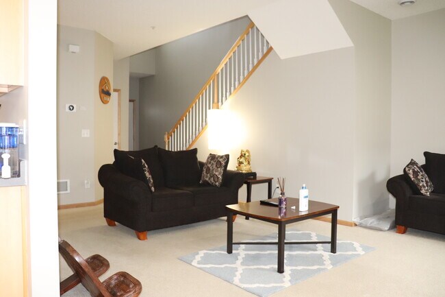 Building Photo - 332 Orendorff Way NE