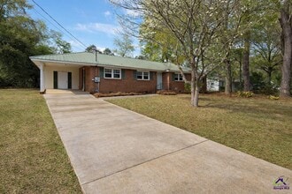 Building Photo - 1739 Houston Lake Rd