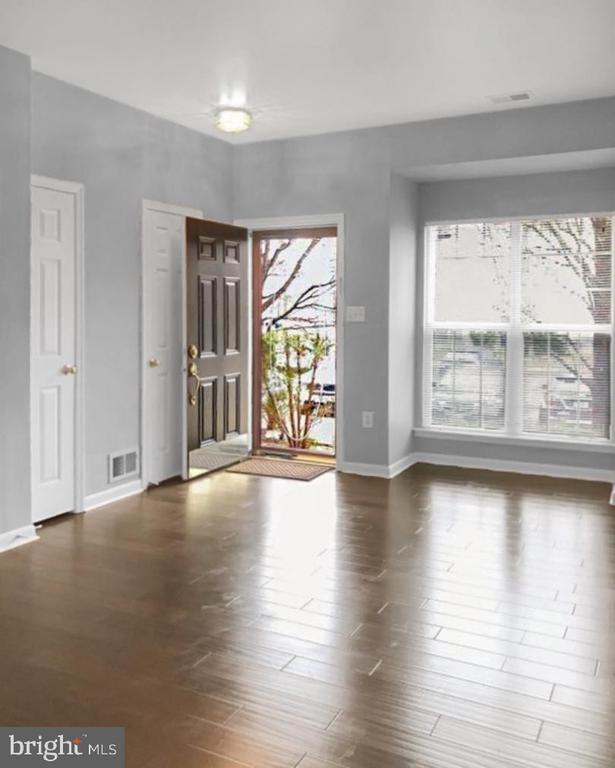 Foto del edificio - 2423 Dew Meadow Ct
