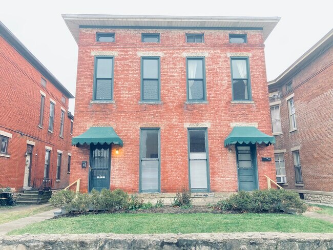 Edificio - 623 Oak St