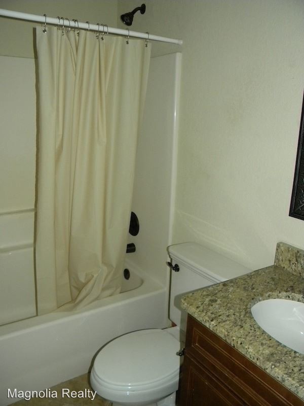 Building Photo - 1 br, 1 bath House - 230 E Samford #112