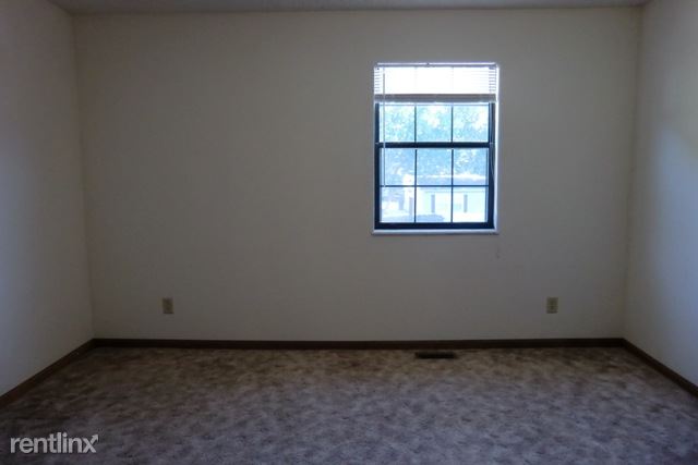Building Photo - 440 Meadow Dr