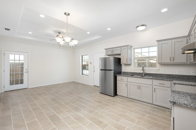 Building Photo - 5600 Nightingale