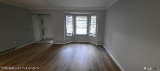Foto del edificio - 300 Meadow Bridge Dr