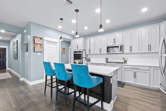 Building Photo - 525 Compania Cove