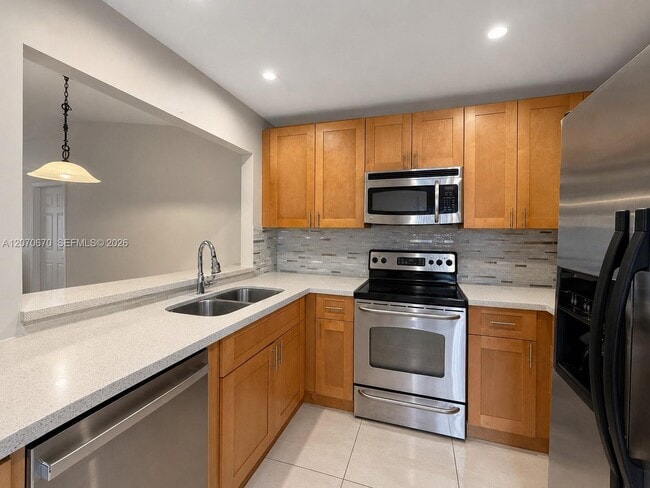 Building Photo - 454 NE 210th Cir Terrace