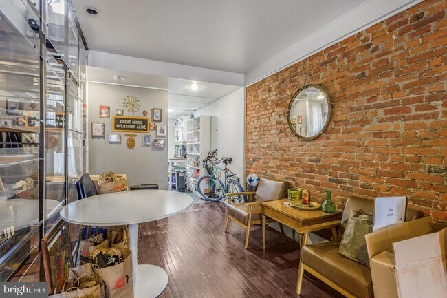 Foto del edificio - 2329 Almond St
