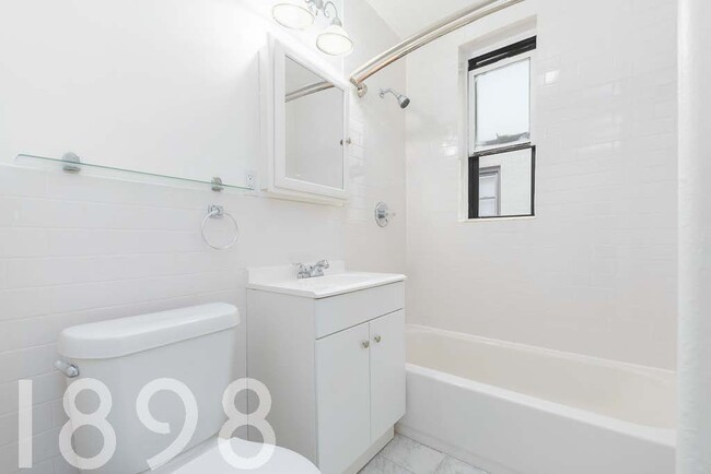 Baño - 43-09 47th Avenue