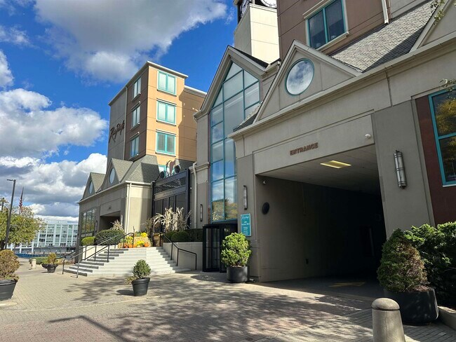 Foto del edificio - 600 Harbor Blvd