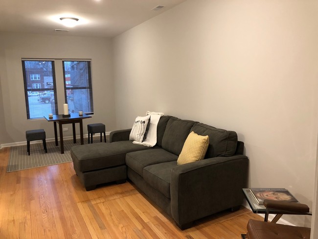 Foto del edificio - 4255 N Sawyer Ave