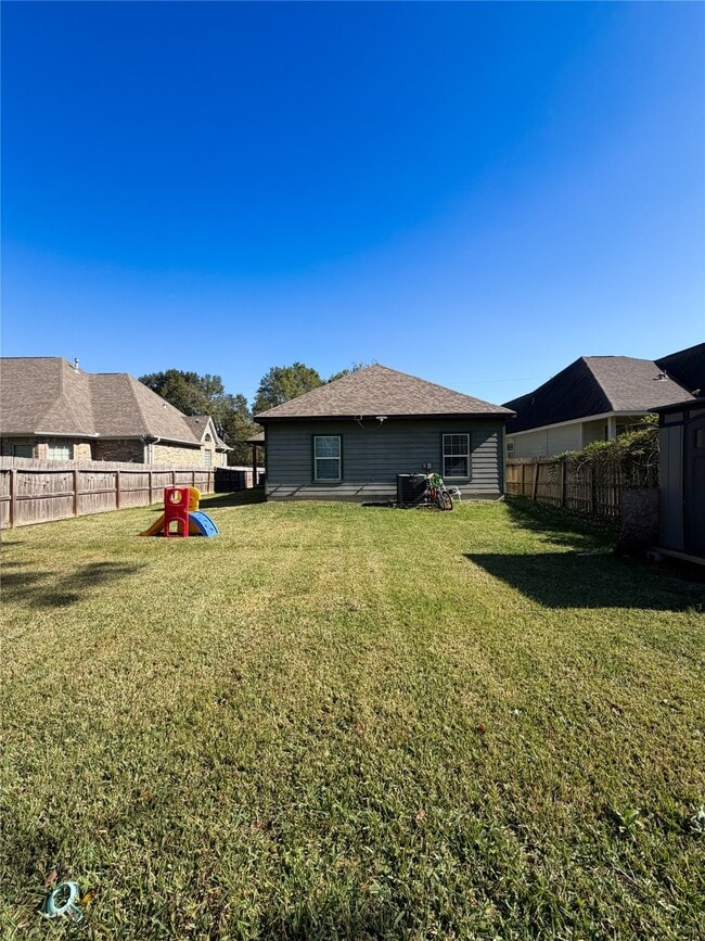 Building Photo - 9405 Arvin St