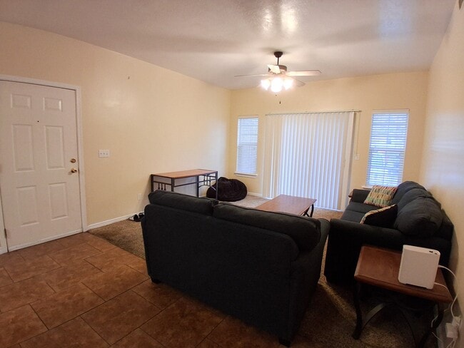 Foto del edificio - 345 Belmont Pl