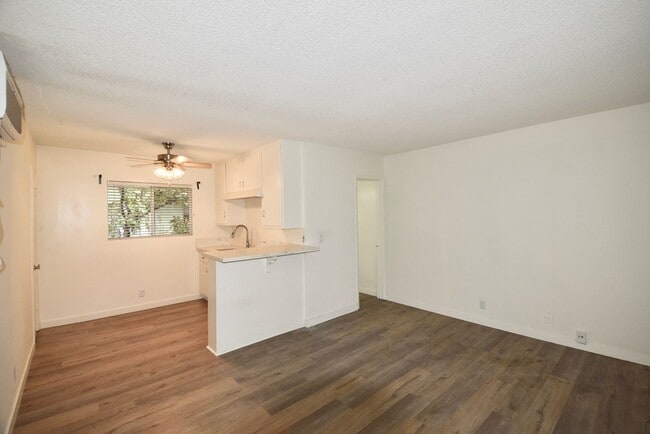 Building Photo - 24347 Newhall Ave