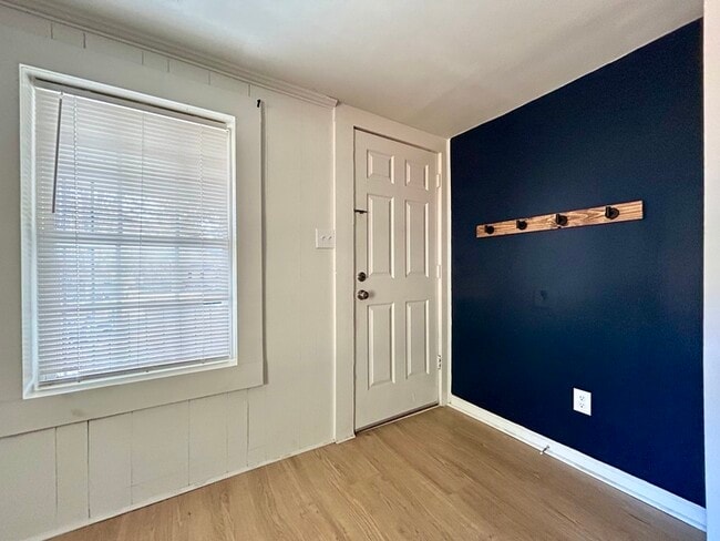 Foto del edificio - 532 E Iredell Ave