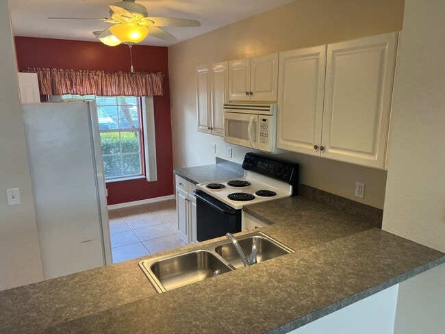 Building Photo - 2160 Heron Lake Dr