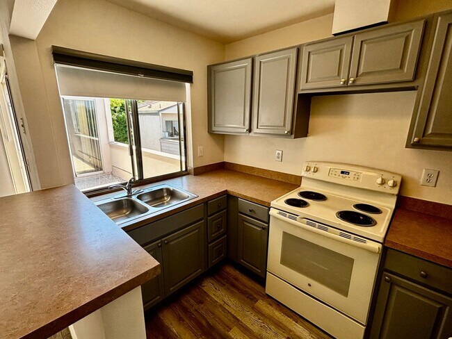 Foto del edificio - 1 Bed/1 Bath Condo With Bonus Room