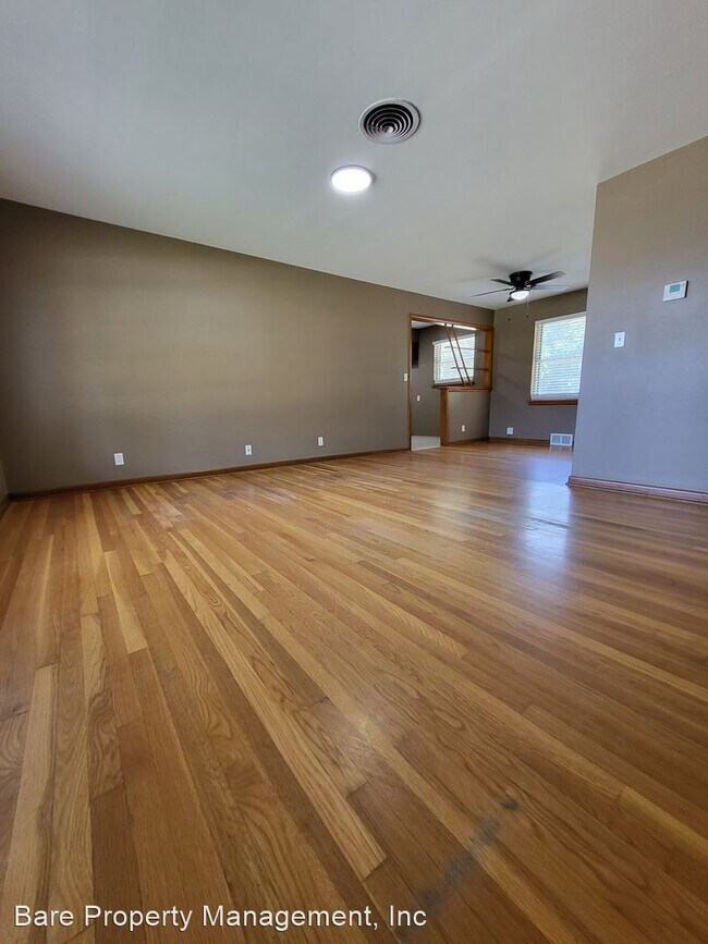 Building Photo - 3 br, 1 bath House - 101 S Sherry Avenue