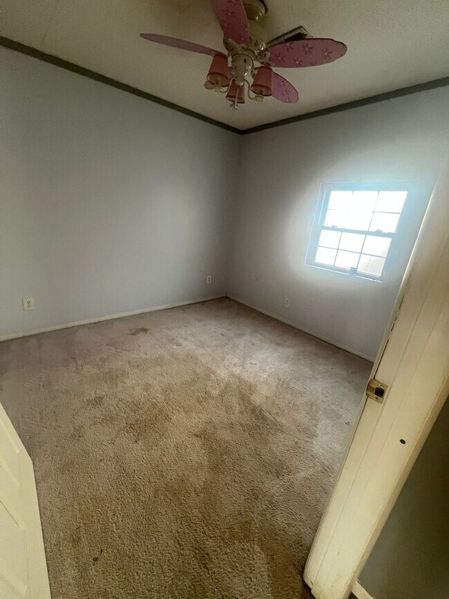 Foto del edificio - 3 bedrooms ranch house with detached garage