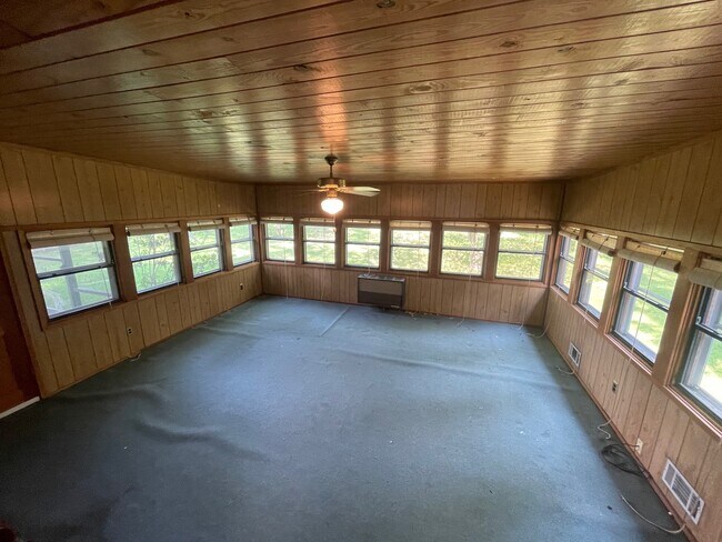 Foto del edificio - 536 Edgecrest Cir