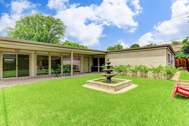 Foto del edificio - 5444 Rutherglenn Dr