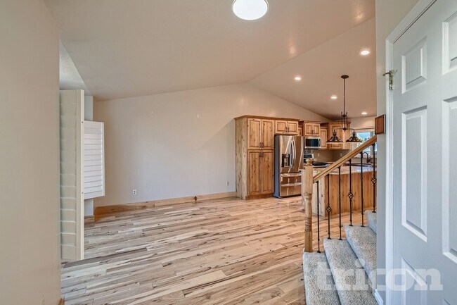 Building Photo - 1074 E 5100 S