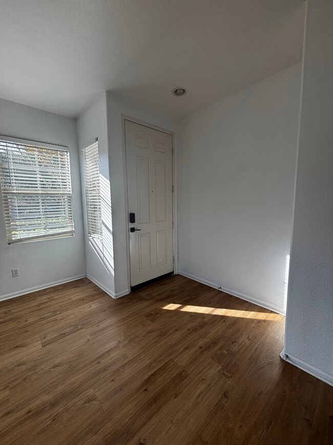 Building Photo - 2727 Bellezza Dr