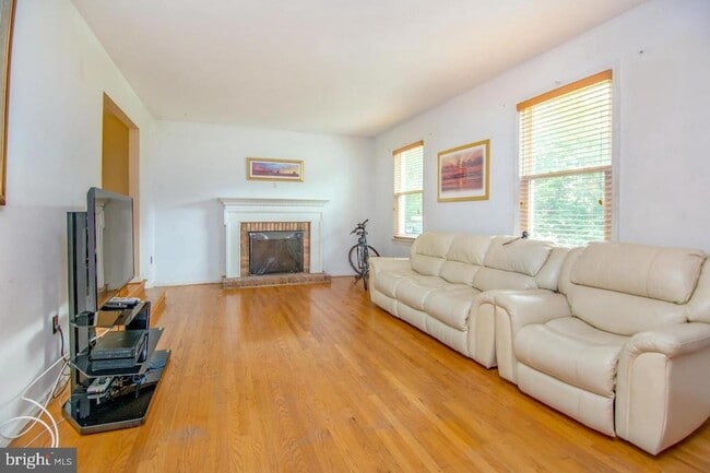 Building Photo - 6910 Eagleton Ln