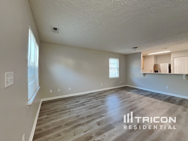 Foto del edificio - 5805 Forest Point Rd