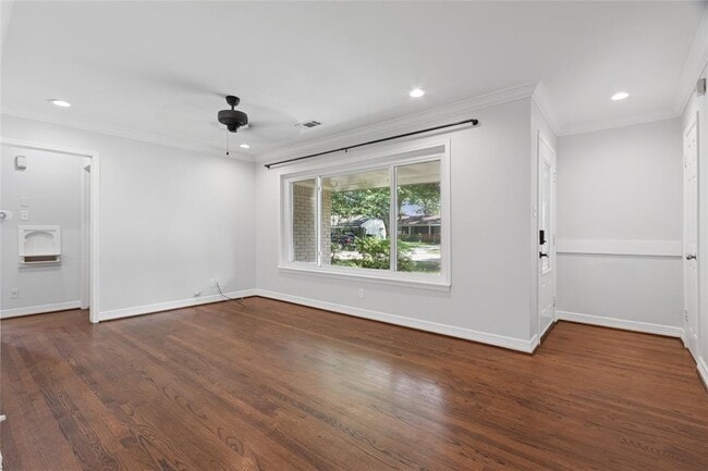 Building Photo - 5206 De Lange Ln