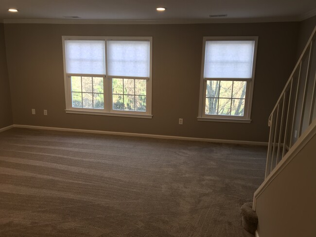 Building Photo - 11112 Cedarwood Dr