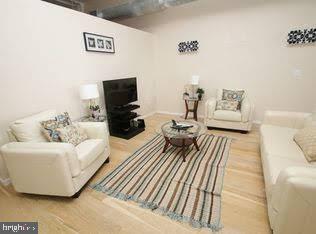 Building Photo - 726 Market St