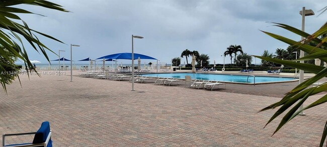 Foto del edificio - 3180 S Ocean Dr