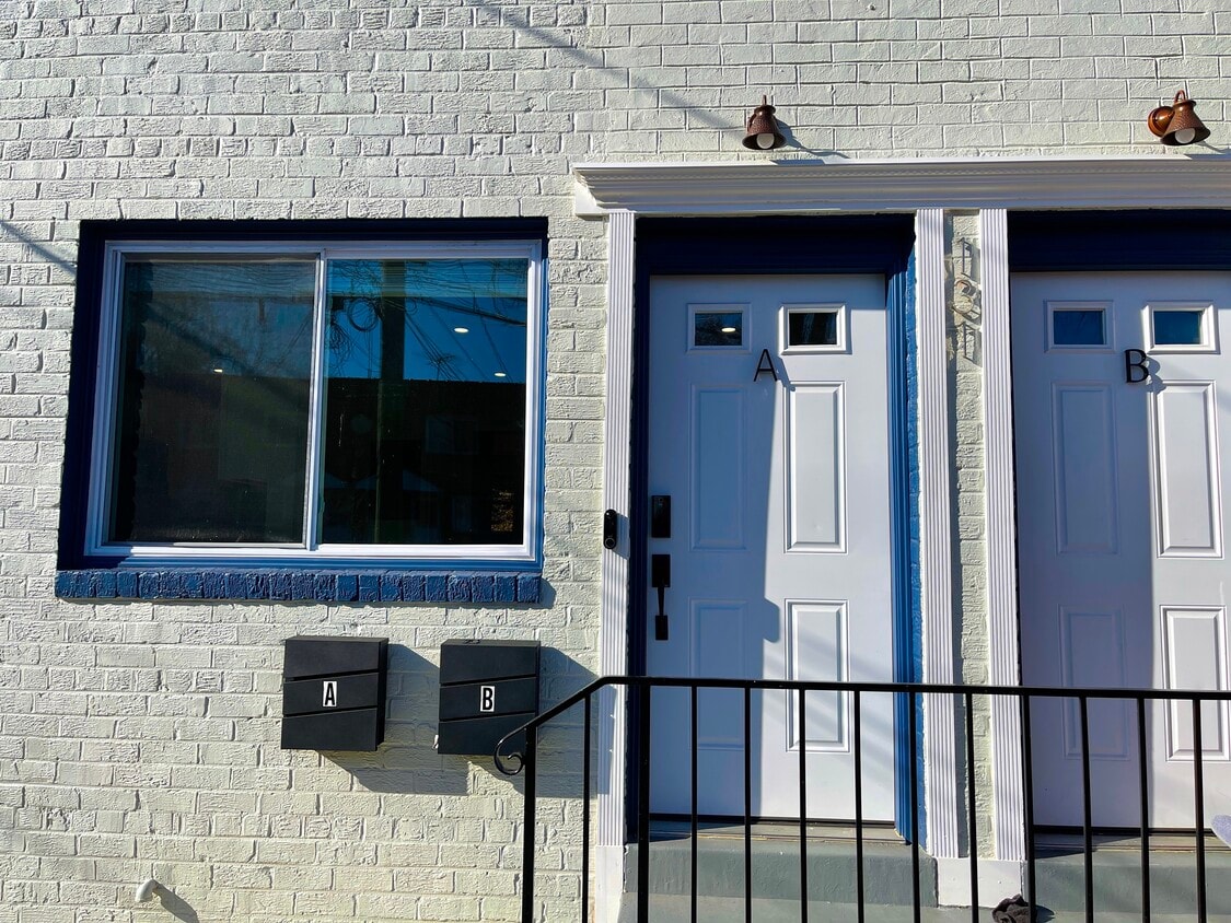 Outside Front - 131 Joliet St SW