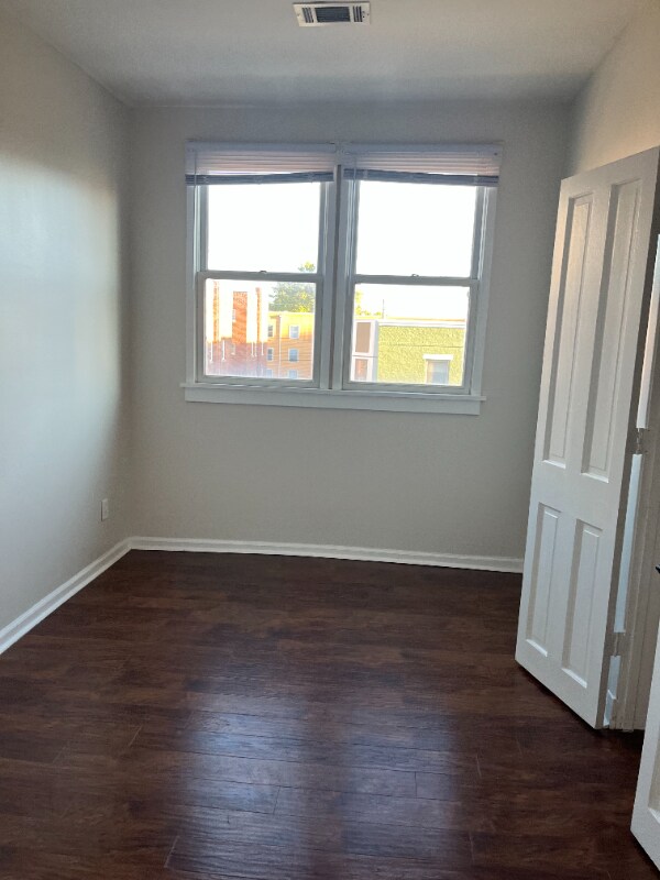Foto del edificio - 241 E 9th St