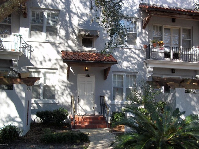 Building Photo - 1066 Sorrento Rd