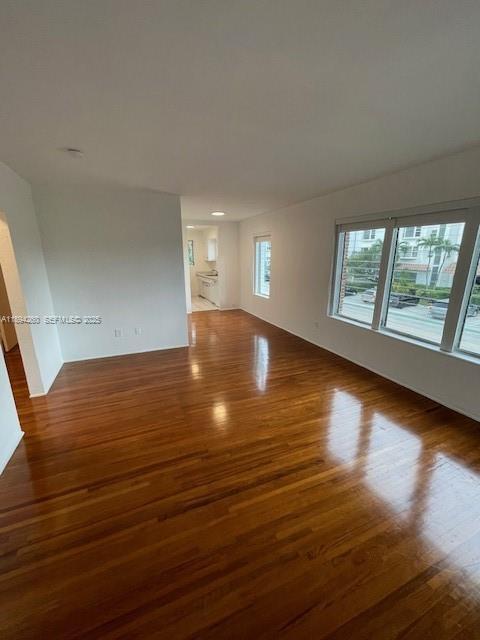 Foto del edificio - 9300 E Bay Harbor Dr
