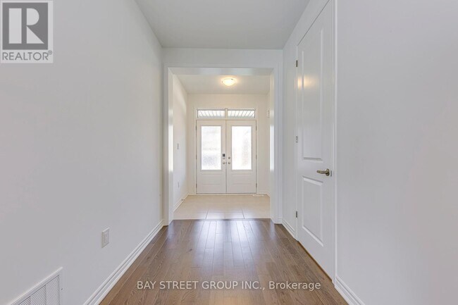 Building Photo - 1508 Rothbury Cres