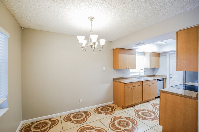 Building Photo - 1162 Fernlea Dr