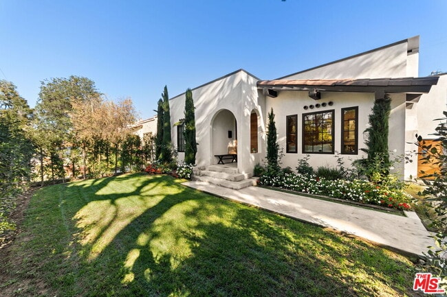 Foto del edificio - 358 N Bronson Ave