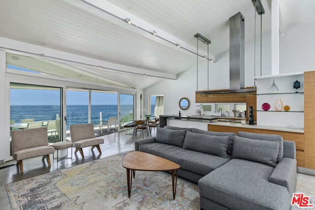 Foto del edificio - 24748 Malibu Rd