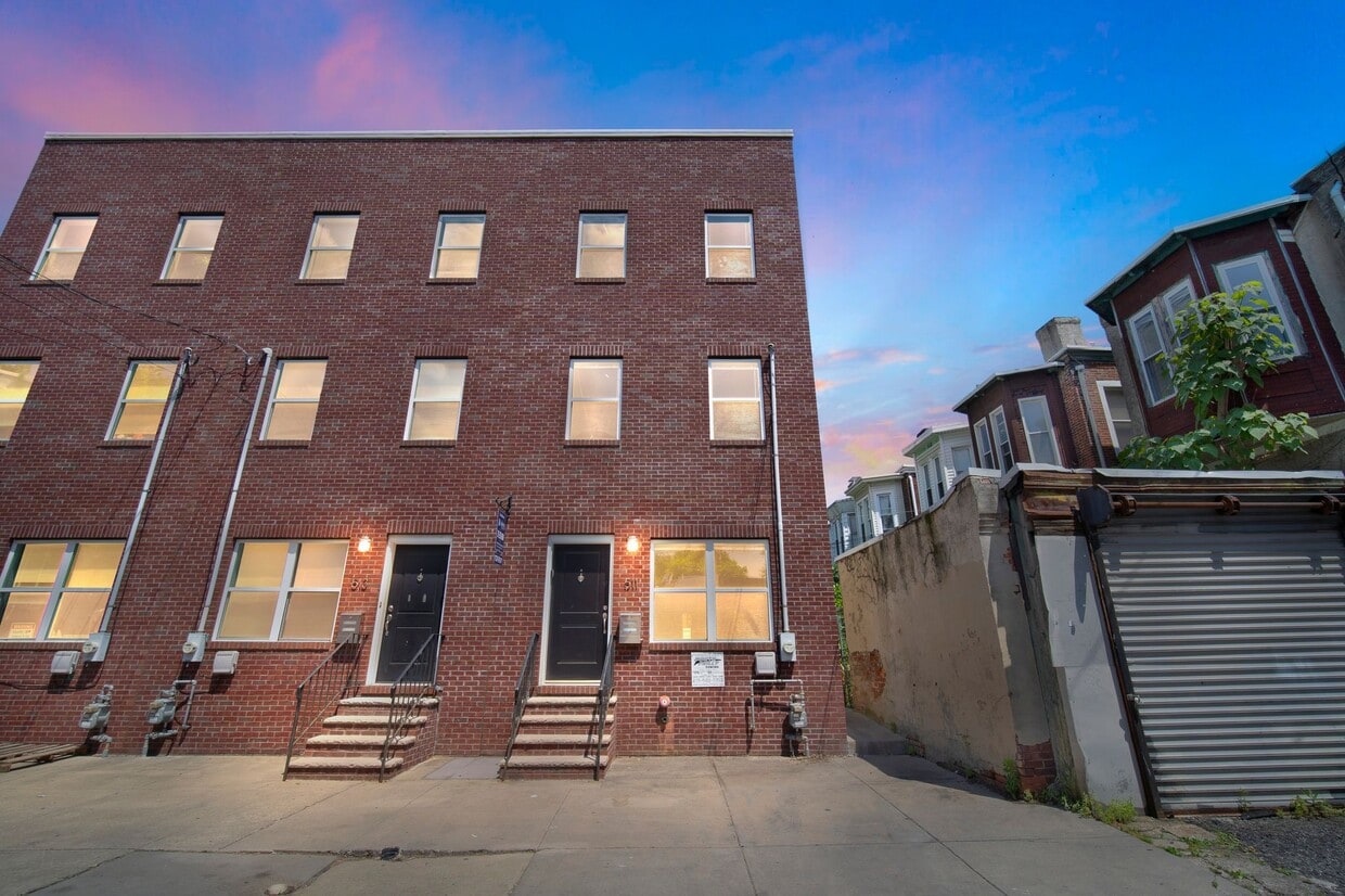 Primary Photo - 515 N Budd St
