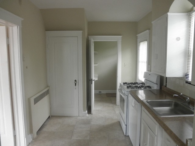 Building Photo - 6106 Sefton Ave/ Great 3 bedroom 1.5 bath ...