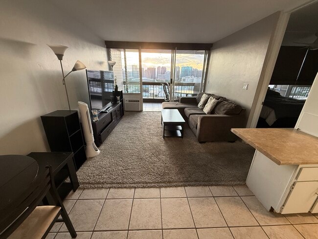Building Photo - 775 Kinalau Pl