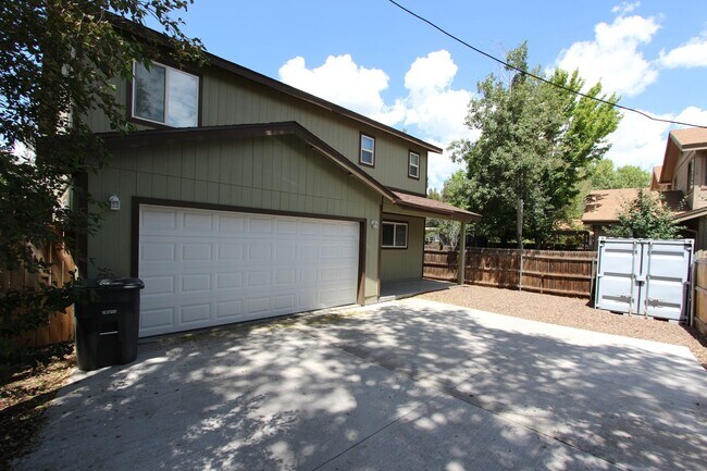 Foto del edificio - Spacious 3-bedroom Home in East Flagstaff