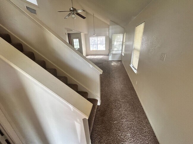 Building Photo - 1302 Opal Rd