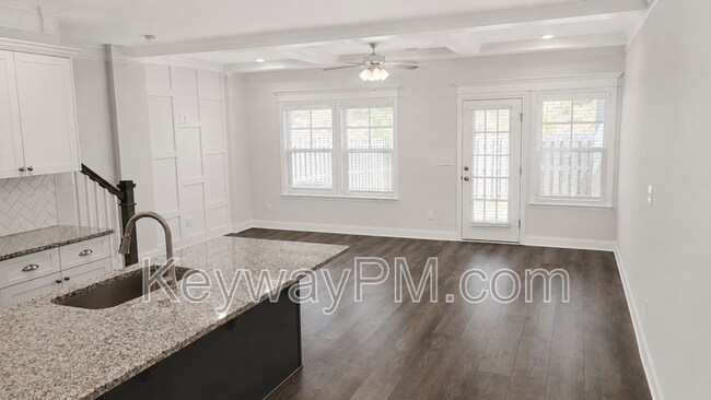 Foto del edificio - 1058 Linsmore Ave