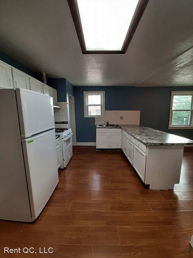 Building Photo - 3 br, 2 bath House - 721 13th St.