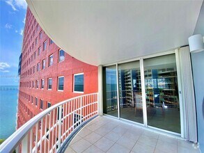 Building Photo - 1627 Brickell Ave